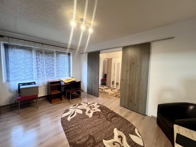 Apartament cu 2 camere semidecomandat, mobilat în P-ța Doina