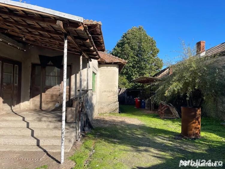 Casă cu 5 camere cu Teren 8000 Mp în Orlești