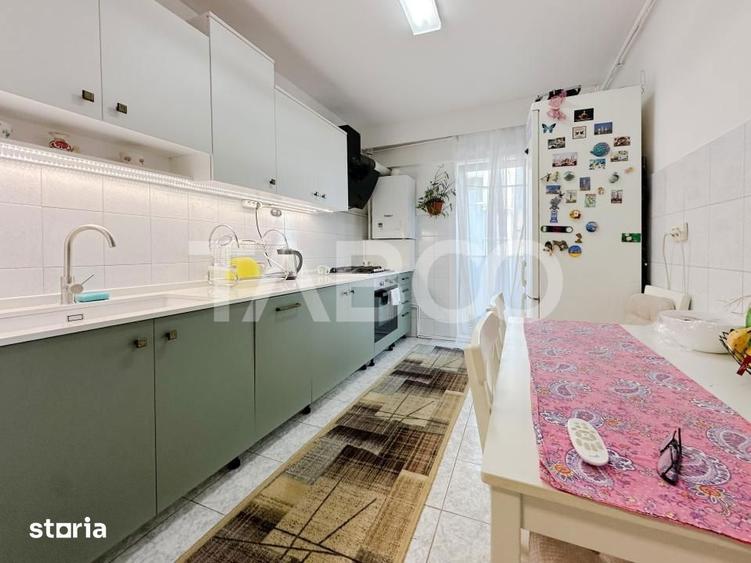 Apartament cu 4 camere decomandat, mobilat în Bulgaria