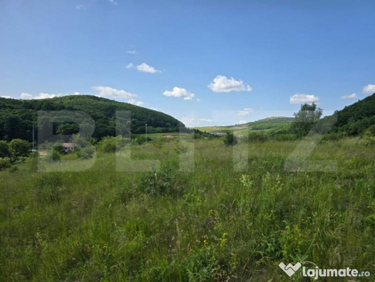 Teren de 3800 mp, în Iris