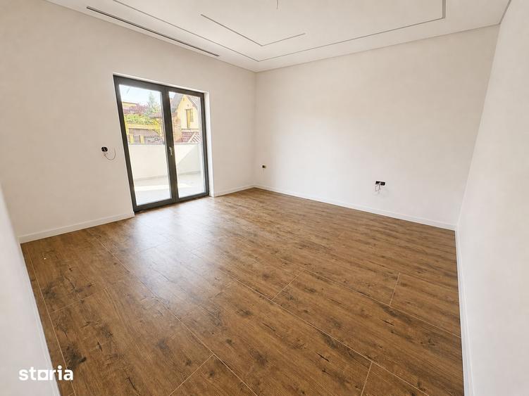Casă cu 4 camere cu Teren 450 Mp în Podu Roș