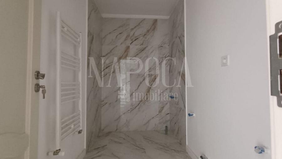 Apartament cu 3 camere semidecomandat în Dâmbul Rotund