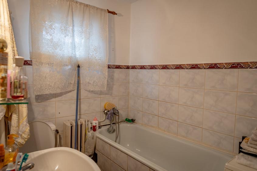 Casă individuală cu 7 camere cu Canalizare în Tazlău