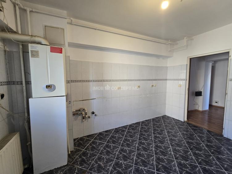 Apartament cu 3 camere decomandat în P-ța Mihai Viteazu