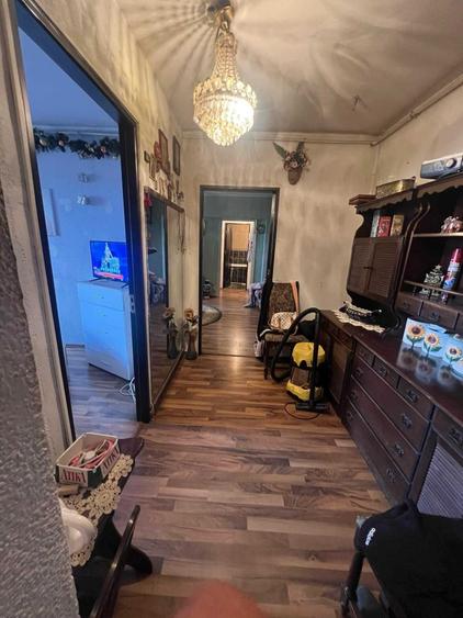 Apartament cu 3 camere semidecomandat în Colentina