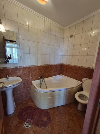 Apartament cu 4 camere decomandat în Domenii