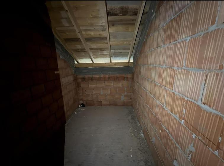 Casă cu 5 camere cu Teren 500 Mp în Sântandrei