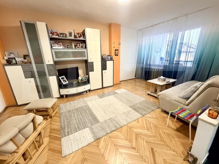 Apartament cu 3 camere decomandat, mobilat în Cugir