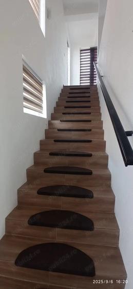 Apartament cu 4 camere decomandat în Sânmartin