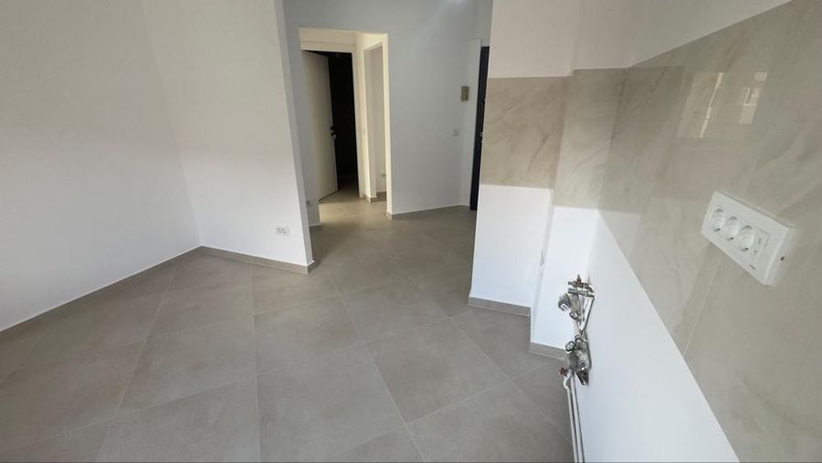 Apartament cu 2 camere decomandat în Tractorul