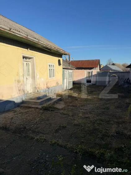 Casă cu 3 camere cu Teren 4900 Mp în Central