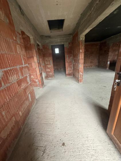 Casă cu 3 camere în Vulcana-Pandele