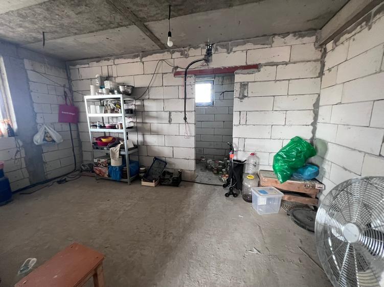 Casă individuală cu 9 camere cu Teren 1160 Mp în 1 Decembrie