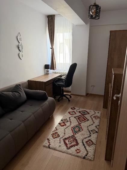 Apartament cu 3 camere semidecomandat, mobilat în Miroslava