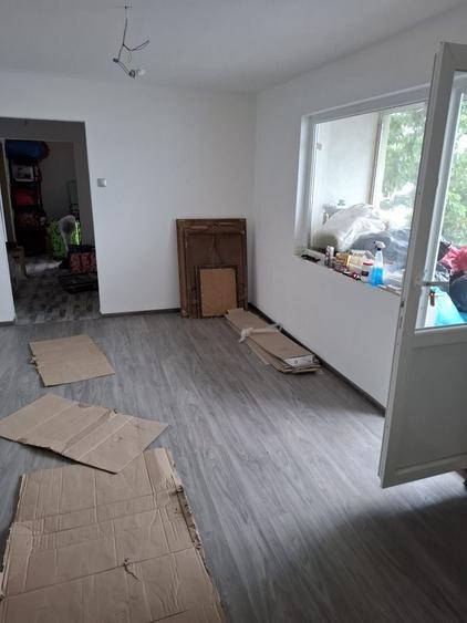 Apartament cu 3 camere semidecomandat în Orșova