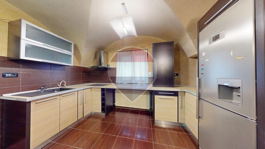 Apartament cu 2 camere semidecomandat, mobilat în Centrul Istoric