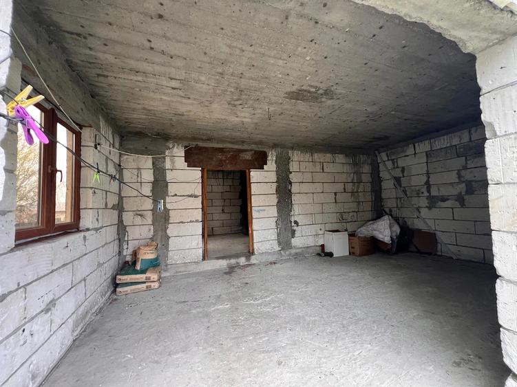 Casă cu Teren 2244 Mp în Oveselu
