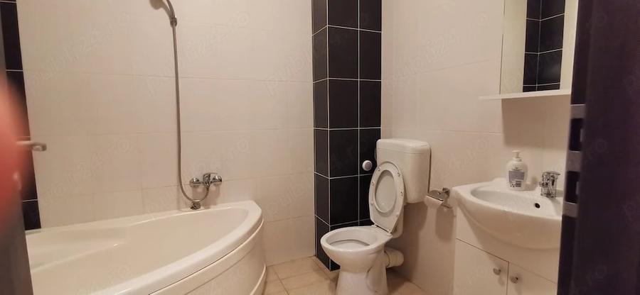 Garsonieră decomandată în Roșu