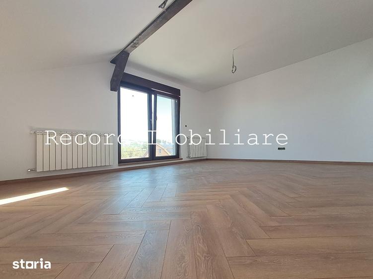 Casă cu 6 camere cu Teren 227 Mp în Gruia