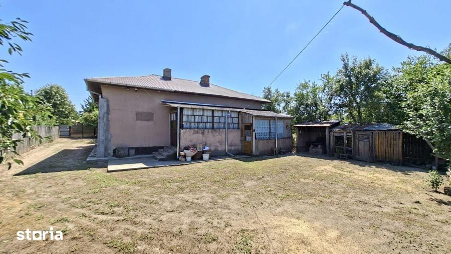 Casă cu 3 camere cu Teren 1667 Mp în Teiu
