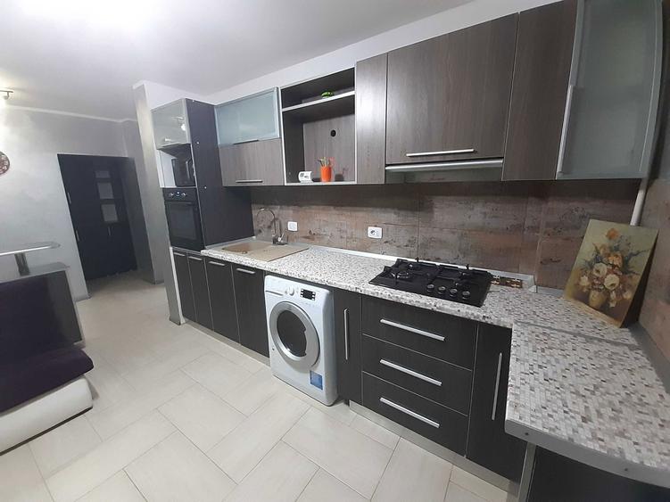 Garsonieră decomandată în Micro 21