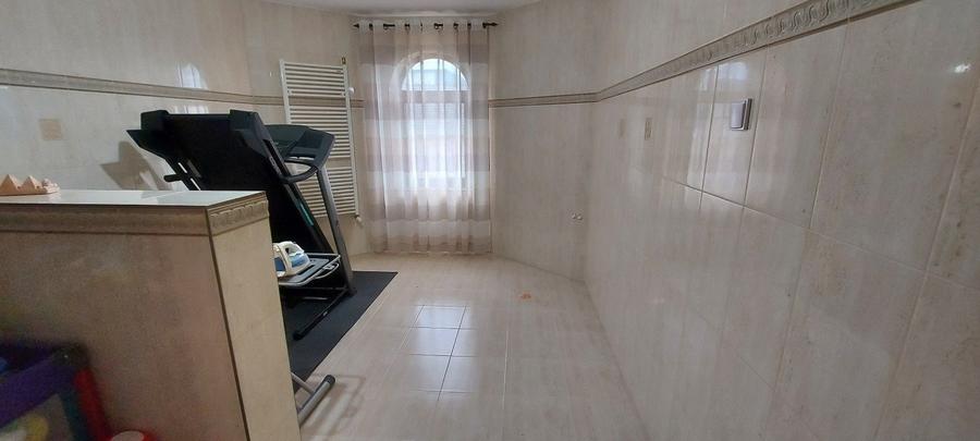 Casă individuală cu 6 camere cu Garaj în Exterior Est