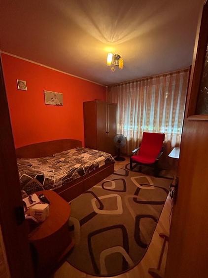 Apartament cu 4 camere decomandat în Titan