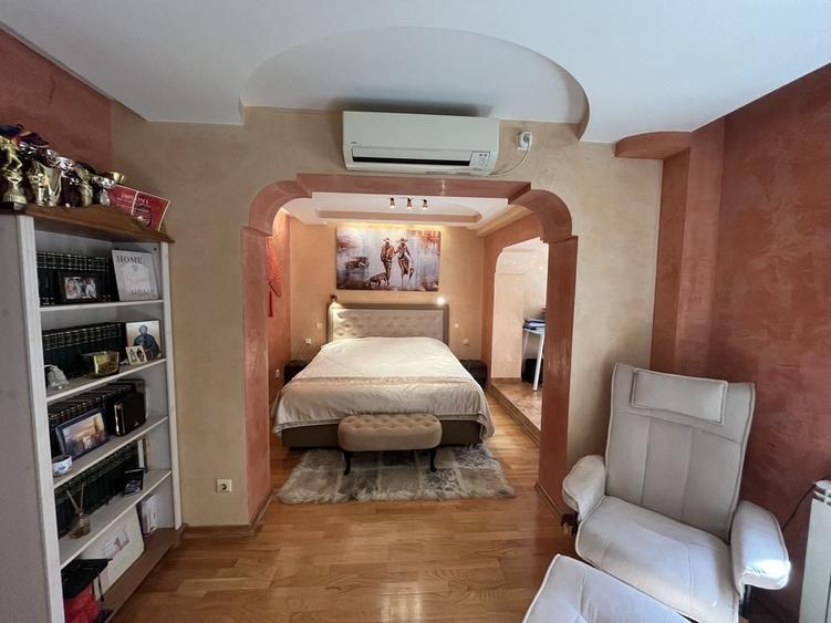Apartament cu 3 camere decomandat în Palat