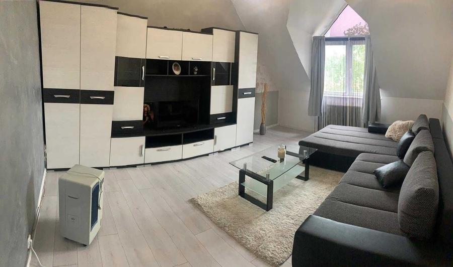 Garsonieră decomandată în Rogerius