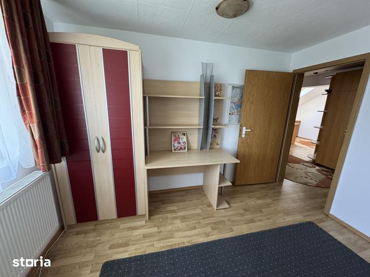 Apartament cu 3 camere în Cetate