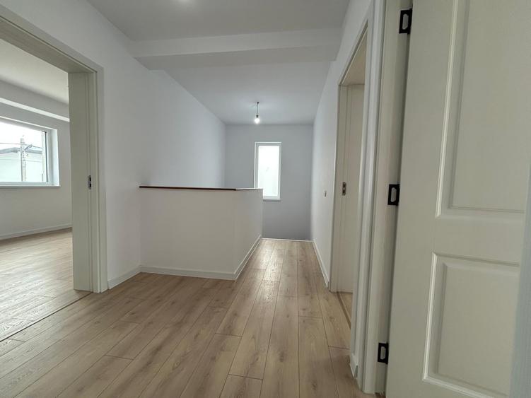 Duplex cu 5 camere cu Canalizare în Popas Păcurari