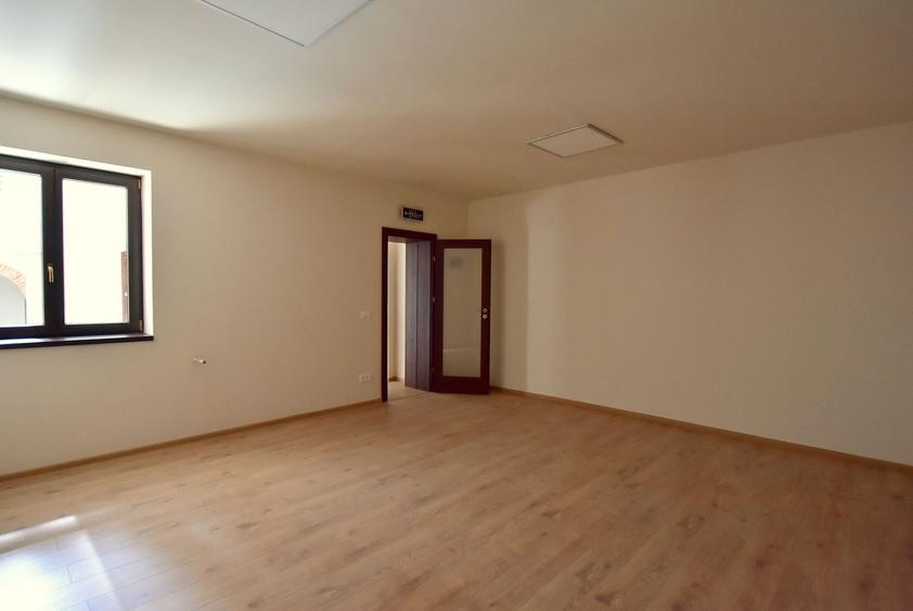 Birou, de 40 mp, în Ultracentral