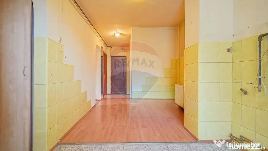 Apartament cu 3 camere decomandat în Astra