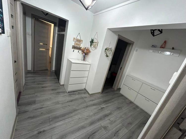 Apartament cu 3 camere de vânzare , zona Doraly - 9