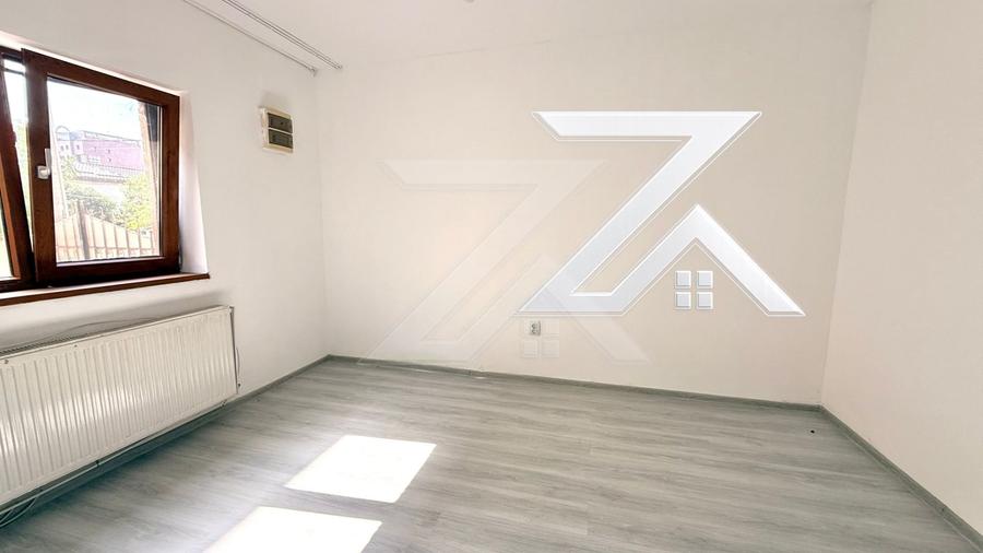 Apartament cu 4 camere decomandat în Craiovița Nouă