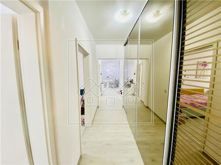 Apartament cu 3 camere decomandat în Exterior Sud
