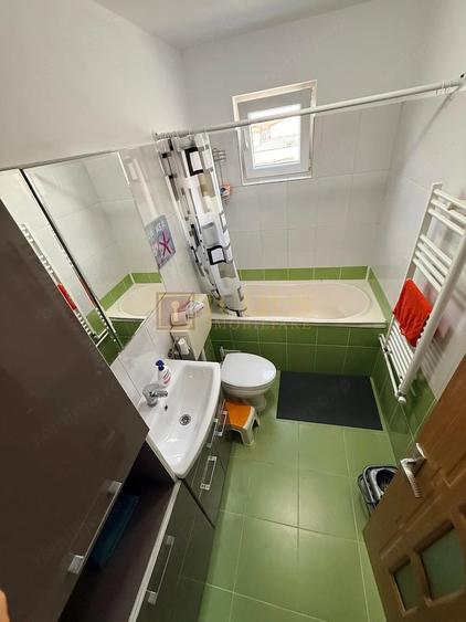 Apartament cu 3 camere decomandat în Șagului
