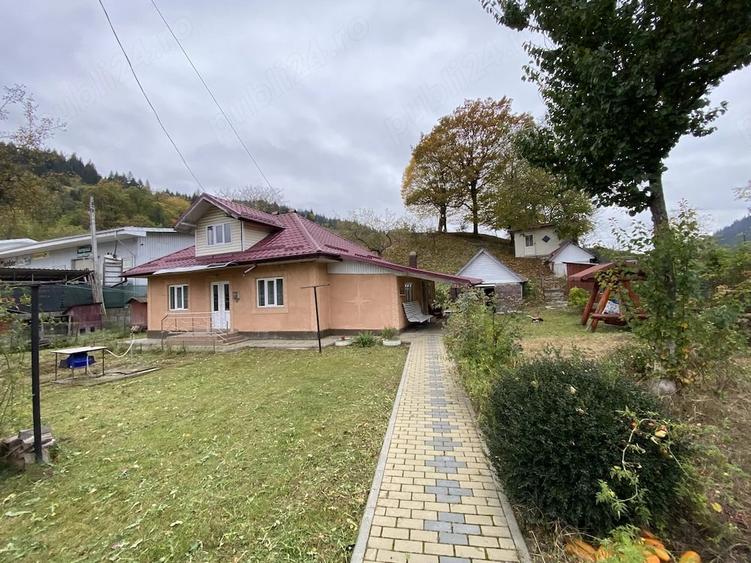 Casă cu 5 camere cu Teren 1000 Mp în Topoliceni