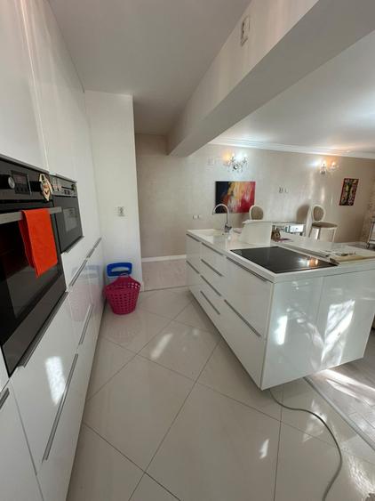 Penthouse cu 4 camere decomandat, mobilat în Băneasa