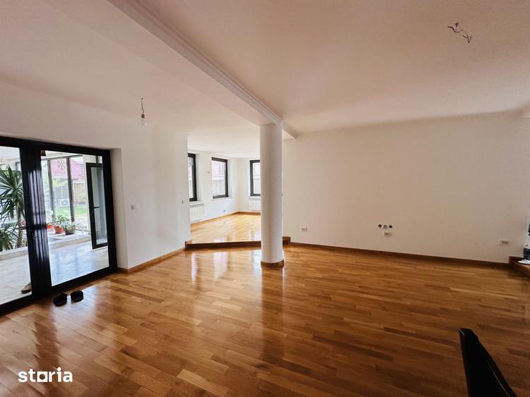 Casă cu 7 camere cu Teren 570 Mp în Chiajna