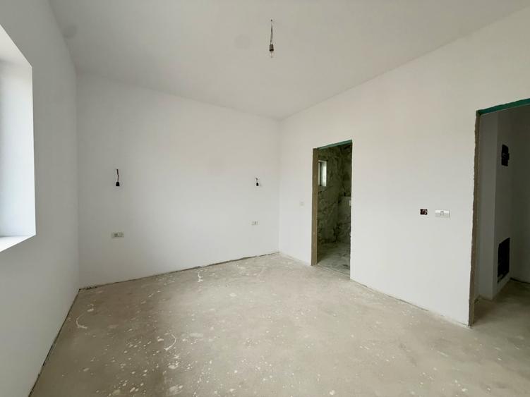 Duplex cu 5 camere cu Canalizare în Dumbrăvița