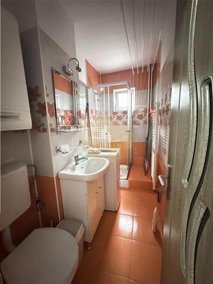 Apartament cu 3 camere semidecomandat în Dacia