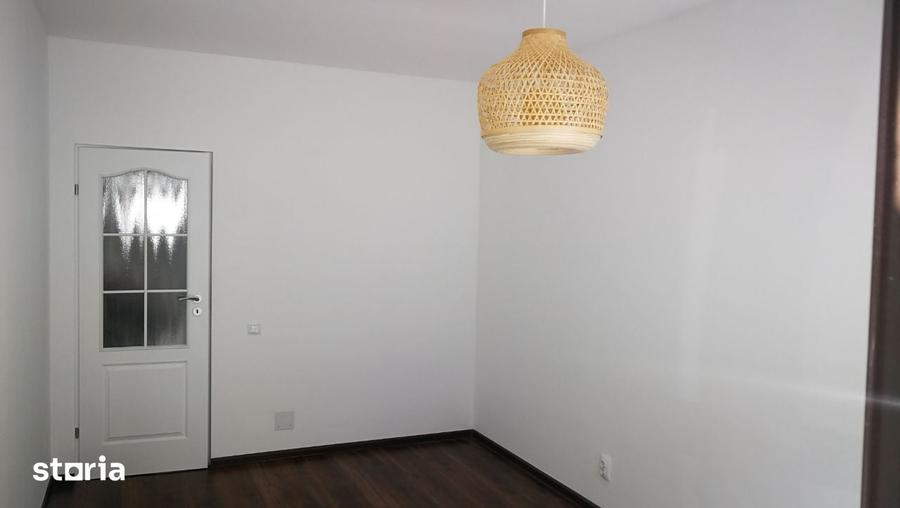 Apartament cu 3 camere decomandat în Dârste