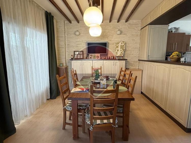 Duplex cu 7 camere cu Teren 235 Mp în Central