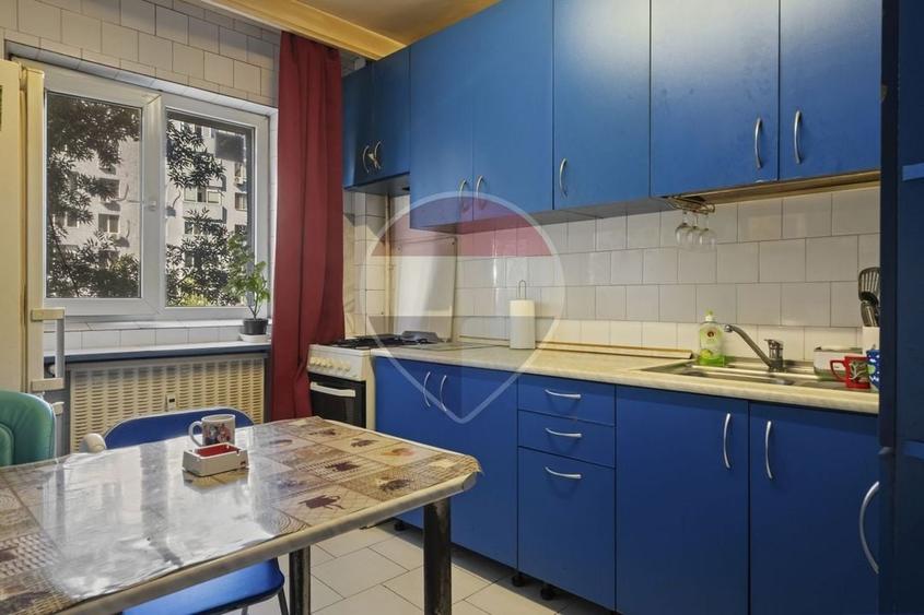 Apartament cu 3 camere decomandat în Rahova