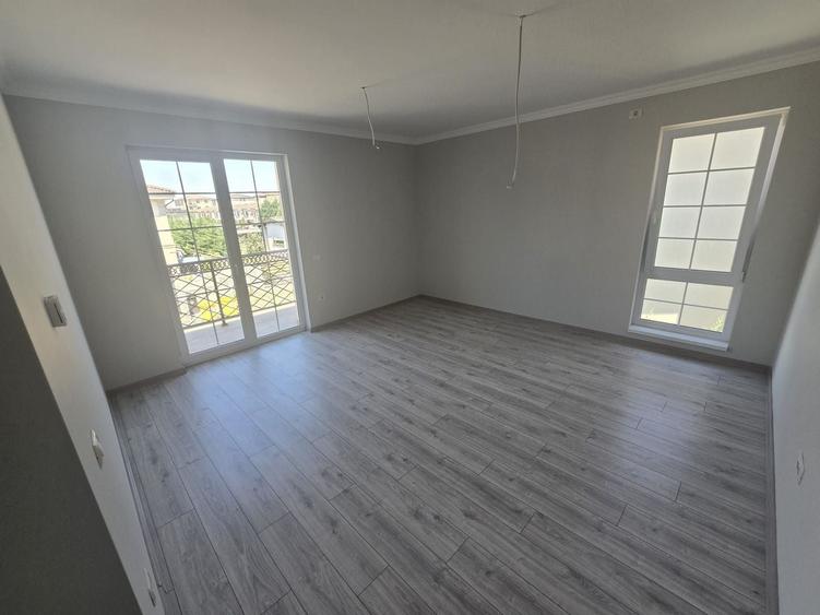 Apartament cu 2 camere decomandat în Girocului