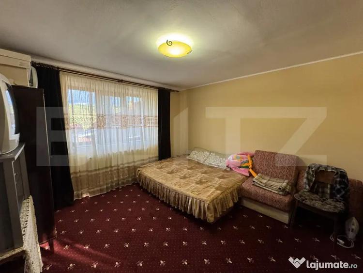 Casă cu 6 camere cu Teren 2500 Mp în Central