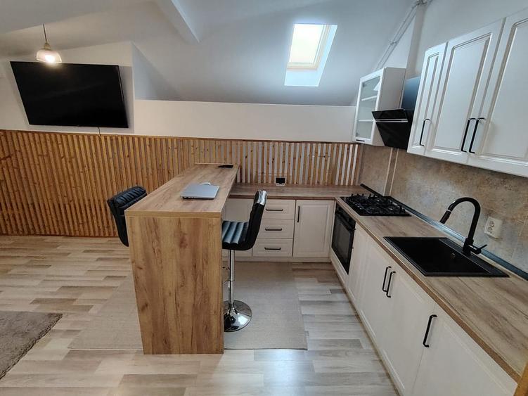 Apartament cu 3 camere decomandat, mobilat în Gorjului