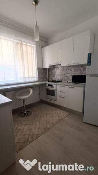 Garsonieră decomandată în Roșu