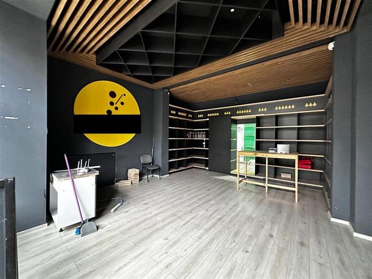 Spatiu comercial vitrat, 52mp, sos. Pacurari, zona postei - 11